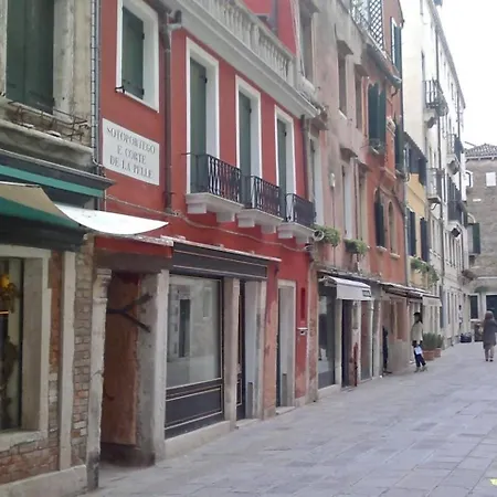 La Casetta A Palazzo Grassi * Venise
