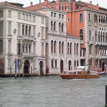 La Casetta A Palazzo Grassi 아파트 *